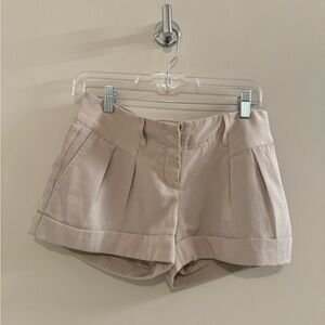 lined beige shorts! super flattering